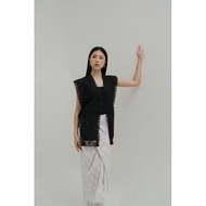 BYROAM TOP KARTINI VEST WHITE AND KARTINI VEST BLACK TOP DELIMA WHITE SKIRT KEBAYA GAYATRI SKIRT LIL