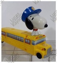 麥當勞開心樂園餐玩具
McDonald's x Peanuts 
花生漫畫 史努比
Snoopy Big-T
School Bus 校車
規格：16.9×4.8×10.4cm
2005年生產
全新，未