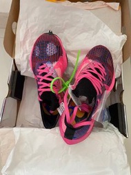 Air zoom tempo next% x Off white