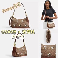 COACH x Snoopy 肩背包
