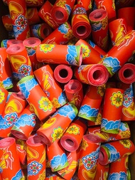 Ống giấy mĩ thuật rồng phượng đỏ đẹp. Cao 5cm đường kính 22. 200k/100 vỏ