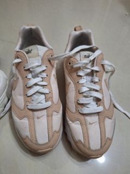 Nike 女款運動鞋