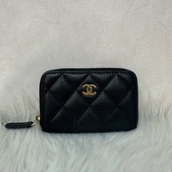 Chanel A69271 黑荔枝皮金釦拉鍊卡包 零錢包