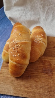 sourdough shio pan ขนมปังเกลือ    1 pack 4 pcs.