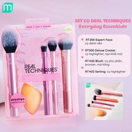 Bộ Cọ Kèm Mút Trang Điểm Real Techniques Everyday Essentials (1 Mút + 4 Cọ)