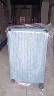 全新28吋冰藍色行李箱 設有杯架