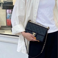 Chanel CF 珍珠鏈logo翻蓋包/肩背包