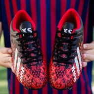 A pair of children's four-season leather football shoes with studs, wear-resistant football shoes, s