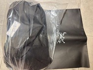 Arc’teryx Arro 22 L 全黑 後背包