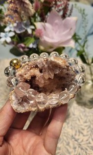 阿根廷粉晶洞大牙水晶花