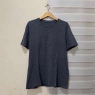 UNIQLO T-shirt
