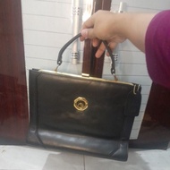GOLDLION Branded handbag made of genuine leather preloved vintage 30x23Original