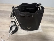 Prada 黑色水桶包