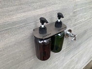 ที่แขวนขวดสบู่/ที่แขวนขวดแชมพูแบบ 2 ช่อง พร้อมขวดสบู่(500ml.)จำนวน 2 ขวด ทำจากสแตนเลสเกรด304