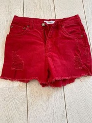 Bossini 紅色牛仔短褲