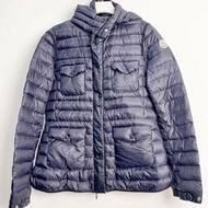 Moncler 藍黑色薄款羽絨外套 尺碼1碼，衣長59cm，胸圍94cm 98新配件塵袋