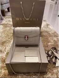 BVLGARI 紅色蛇頭米白Serpenti Forever 斜背包