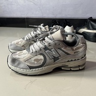 sepatu NB 2002r size 42 second orignal