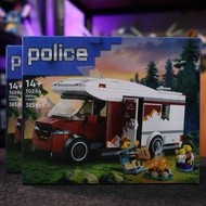 [HCMC EXPRESS] Holiday Camper Van Assembled toy model of comic collectible characters, assembly mode