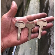 Keys for hoes, cranes, harvesters, ship engines, construction vehicles (combo of 3 keys)