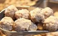 【季節限定至5/31！起司芋頭手工貢丸】使用台灣豬肉純手工手作的市場名店