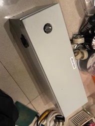 灰色金屬繼電器盒