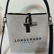 Longchamp ESSENTIAL 水桶包 XS