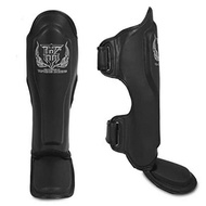 Top King shin guards protector Black ( S,M,L,XL) New logo Training MMA K1 สนับแข้งท็อปคิงส์ สีดำ ป้องกันหน้าแข้ง สำหรับการซ้อมมวย ทำจากหนังแท้