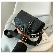 CNK SADDLE SLING BAG