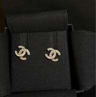 Chanel cc logo earrings gold color 經典 金色 閃石 耳釘 耳環 迷你 水鑽 雙c 26s 26a 26b