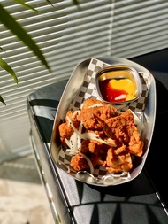 ร้าน Drunk Cafe ที่สถานี Sun Yat-Sen Memorial Hall