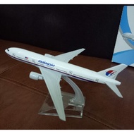 Model B777 Malaysia Airlines Static Plane 16cm