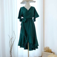 深綠色連身裙，適合參加派對的連身裙，適合旅行的連身裙，適合去海邊的連身裙