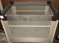 Aprica 折疊嬰兒床