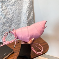 C & K Phụ nữ túi tiền xu túi cổ mini cổ treo Túi bánh sừng bò da siêu mềm dây treo tinh tế