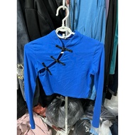 Long-sleeved T-shirt for women size XS.