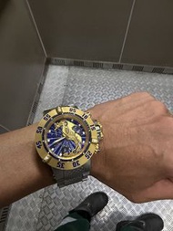 Invicta 藍色金色手錶