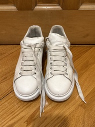 Alexander McQueen 幻彩銀踭小白鞋
