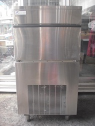 力頓300磅角冰製冰機(LD-300)       水冷式        日產量300磅