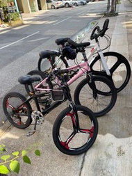 還能用的舊單車 very old condition still works Bicycle 白色大人，粉红色（22寸）中童，黑色（20寸）小童