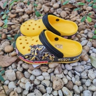 Crocs Fun Lap Kid (สั่งซื้อ1คู่แถมตุ๊กตาติดรองเท้าให้ 2 ชิ้น มูลค่า50฿) รองเท้าหัวโตเด็ก รองเท้าเด็กสวยๆ รองเท้ารัดส้น รองเท้าครอ