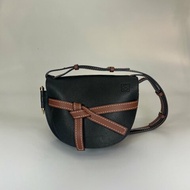 LOEWE 081804 黑GATE肩背包 小號