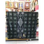 Sarung Wadimor tenun motif pintu Aceh