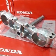 ( CRF 150 L ) FRONT USD LOWER TRIANGLE INCLUDING BEARING COMSTIR LOWER PART - STEM SUB ASSY STRG - 5