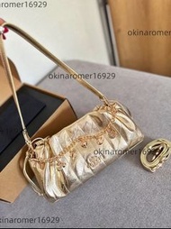 Coach 新款 Faye 雲朵包