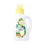 獅王 香氛柔軟濃縮洗衣精 抗菌白玫瑰 850g