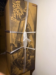 全新現貨啡盒未開封，請注意啡色外箱有少少凹，完美主義者勿投 hottoys hot toys mms636 Tjme Machine delorean Back to the future 回到未來