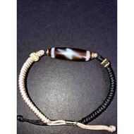 Lightning-shaped 5-eyed dzi bead.