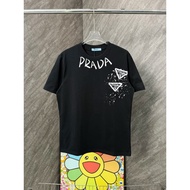 T-shirt Prada/T-shirt bercetak Prada, T-shirt uniseks, T-shirt longgar, T-shirt pasangan, leher bula