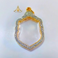 Amulet Frame 8-Round Italian Gold Surrounded By Diamonds Smooth And Polished Back
